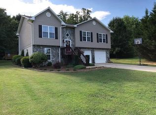 3909 Leah Belle Ln, Lenoir, NC 28645