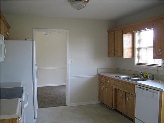 4th image of 1059 Beck Cir