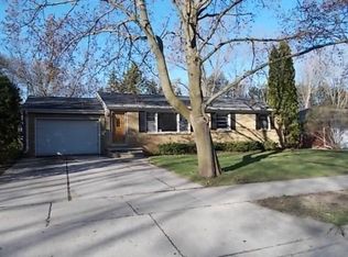 1818 Debra Ln, Green Bay, WI 54302