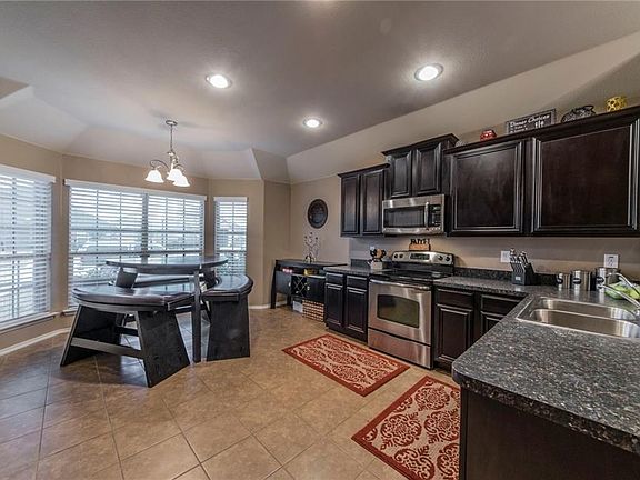 4th image of 204 Sunrise Ln
