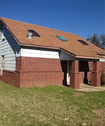 3rd image of 136 Jenny Ln