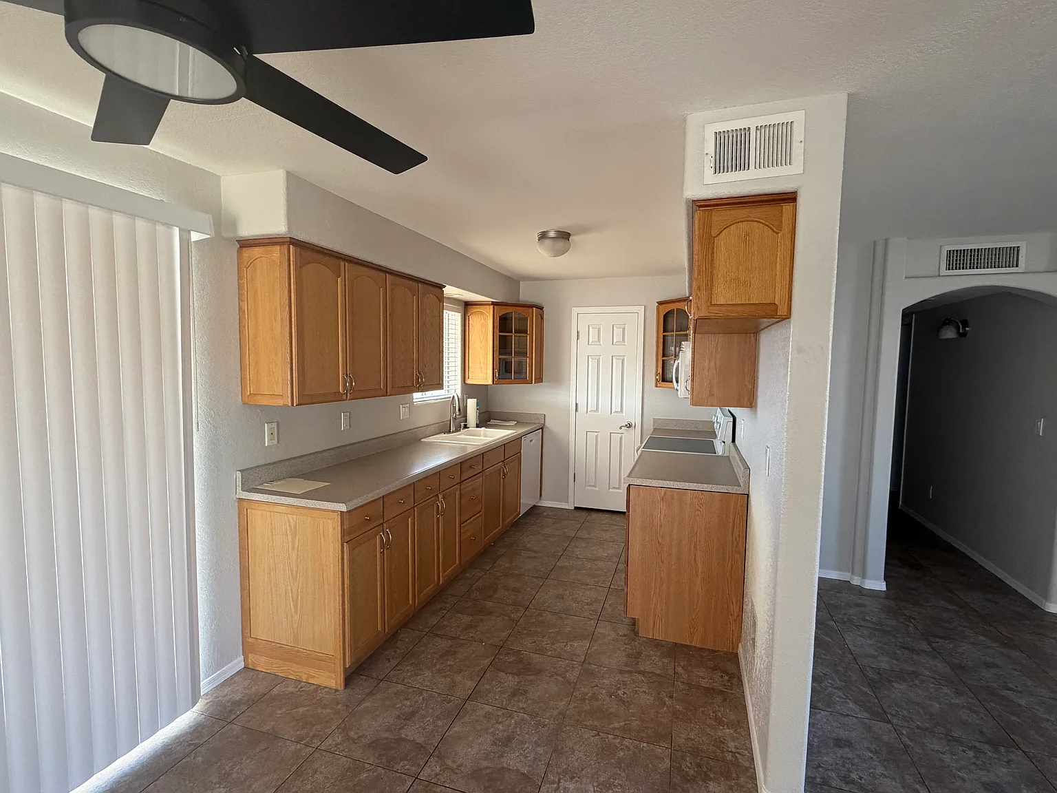 3 bed, 1202 sqft, $1,500 — Photo 4