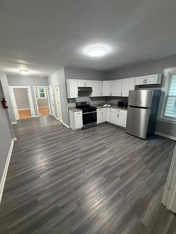 3 bed, 2.0 bath, 1306 sqft, $2,700 — Photo 1