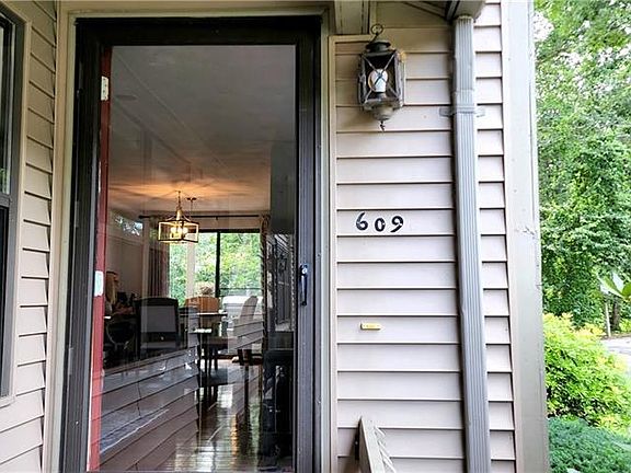 4th image of 609 Pinewood Dr #609