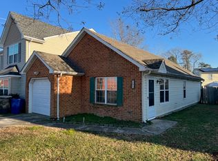 393 Pear Ridge Cir, Newport News, VA 23602