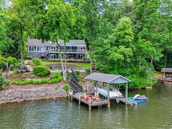 221 Hardwood Ct, Hardy, VA 24101