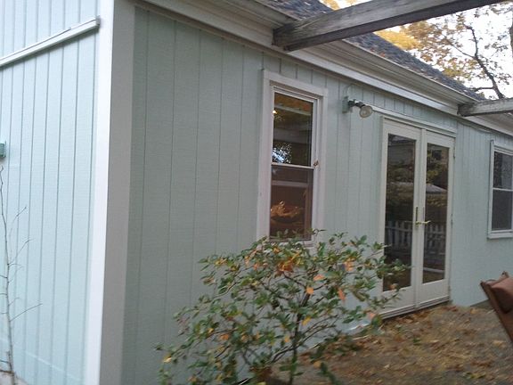 Accesss to back deck and yard