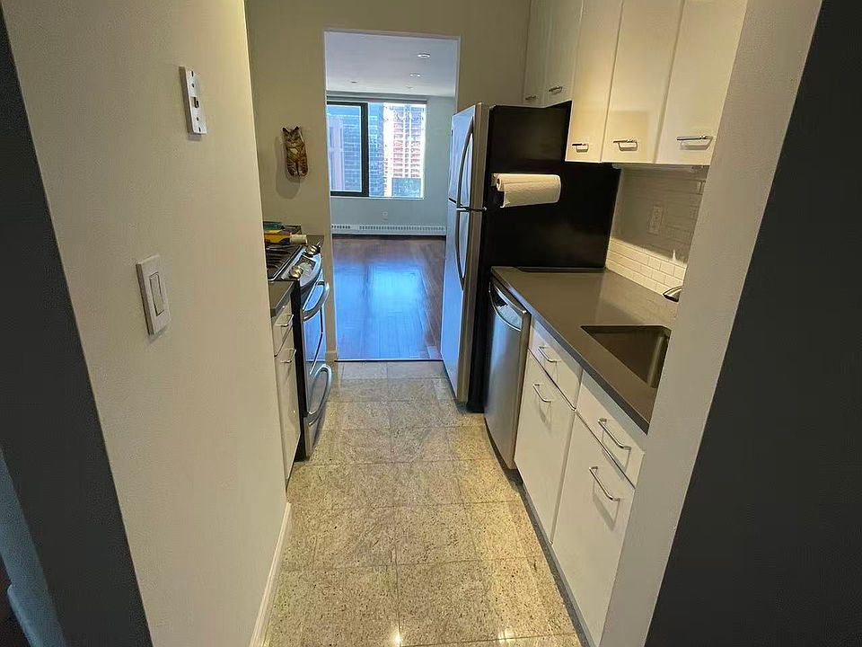 2nd image of 4 Martine Ave Suite 1