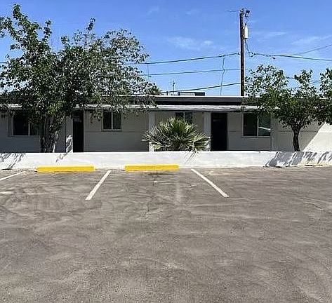 4th image of 312 E Kinderman Dr #11