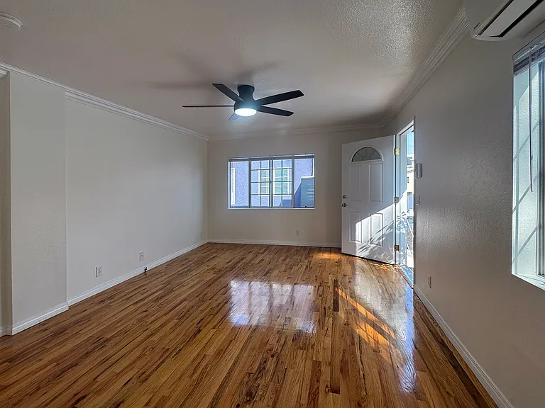 1210 Manzanita St — Photo 3
