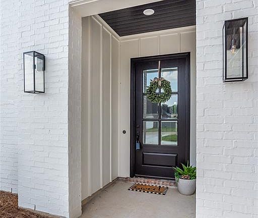 2nd image of 903 Aaron Ln
