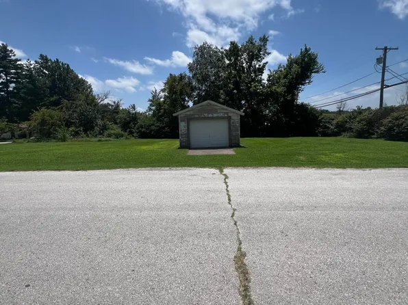 228 E Elm Street, Aurora, MO 65605