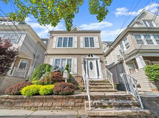 96 W 42nd St, Bayonne, NJ 07002
