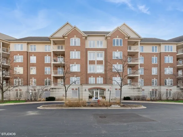 610 Robert York Ave APT 210, Deerfield, IL 60015