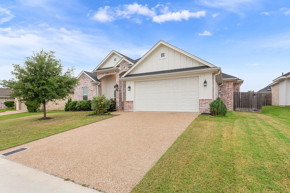 Building Photo - 10420 Fallen Leaf Dr