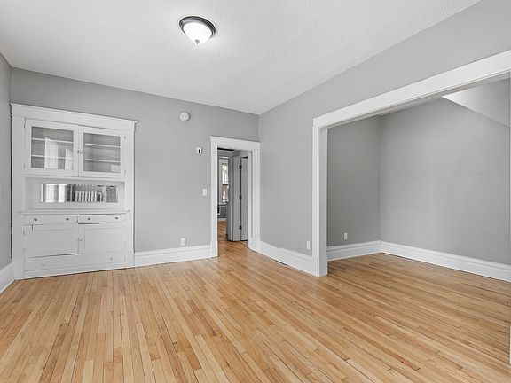 5th image of 211 Grotto St N APT 1