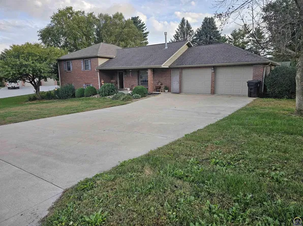 1218 Hometown Dr, Marysville, KS 66508