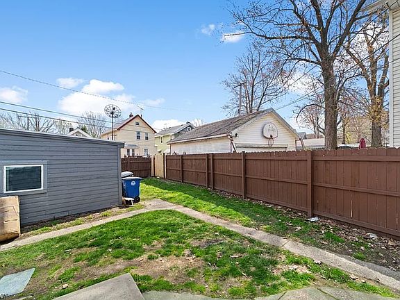 3rd image of 1335 West Blvd APT 2