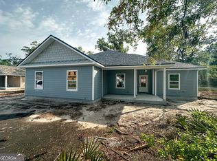 16 Fairwinds Dr, Waverly, GA 31565