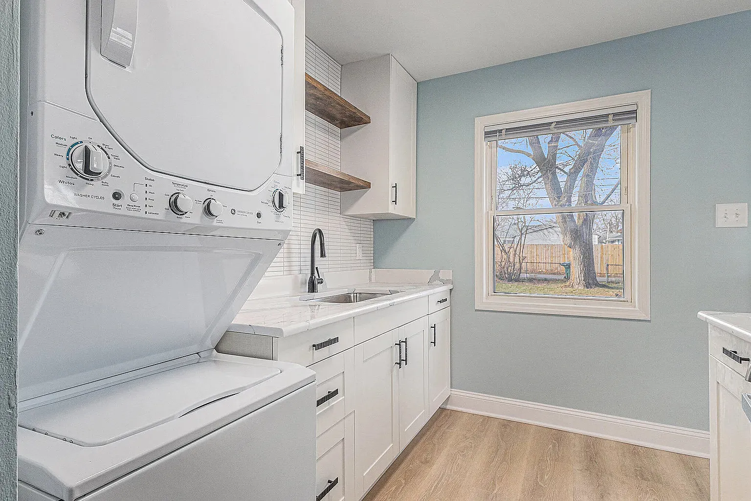3 bed, 850 sqft, $2,180 — Photo 1