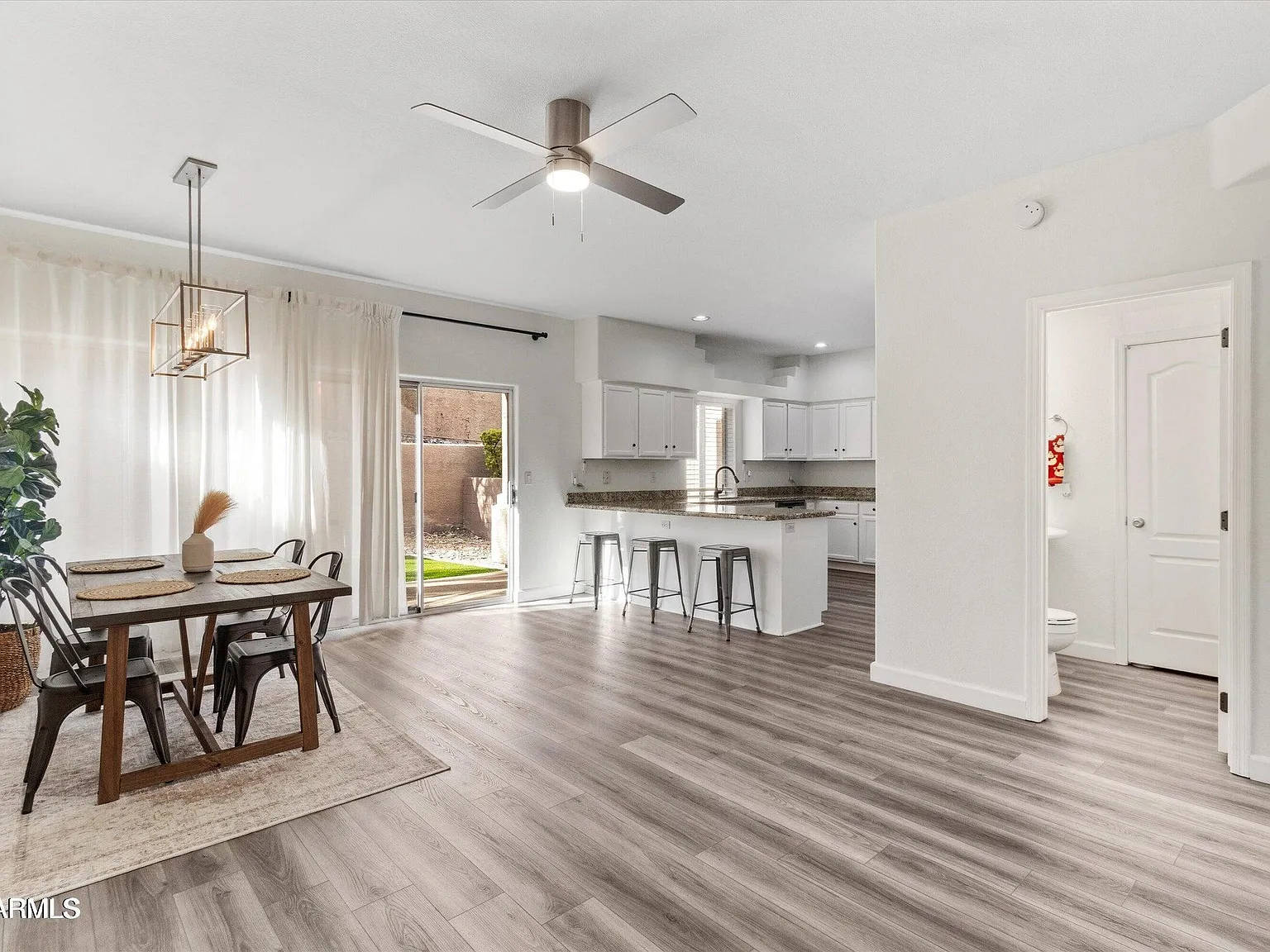 3 bed, 2.5 bath, 1937 sqft, $2,400 — Photo 3