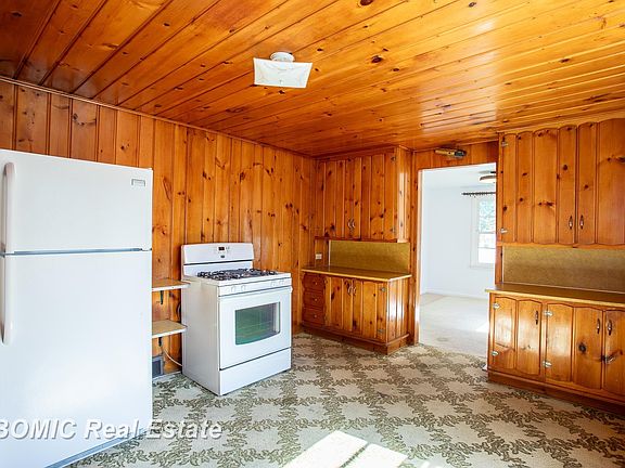 4th image of 446 Goodrich St
