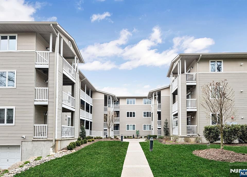 1st image of 218 Orchard Park