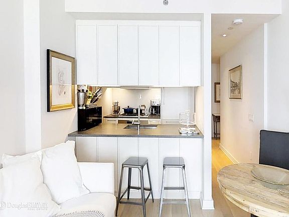 3rd image of 160 E 22nd St #3E