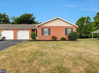 237 Hedge Row Dr, Chambersburg, PA 17202