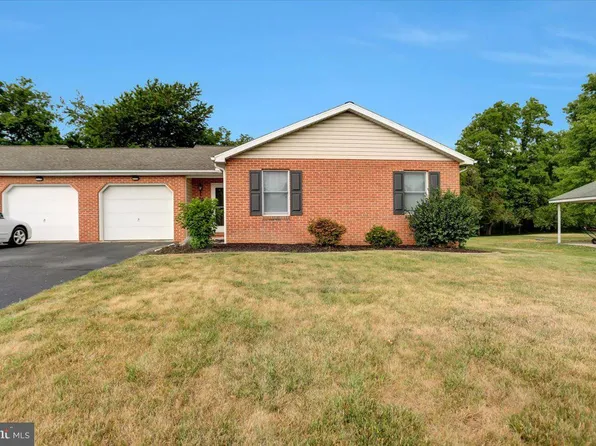 237 Hedge Row Dr, Chambersburg, PA 17202