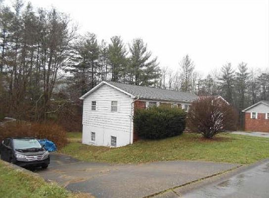 2nd image of 5047 Heather Dr