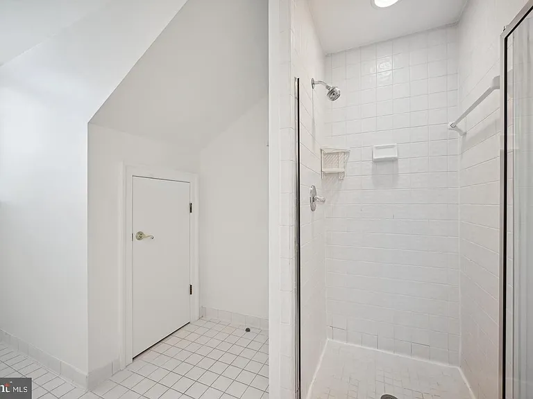 5330 Connecticut Ave NW — Photo 35