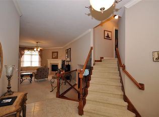 916 E Canterbury St, Springfield, MO 65810