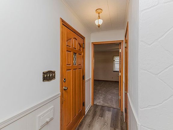 4th image of 430 W 9th St