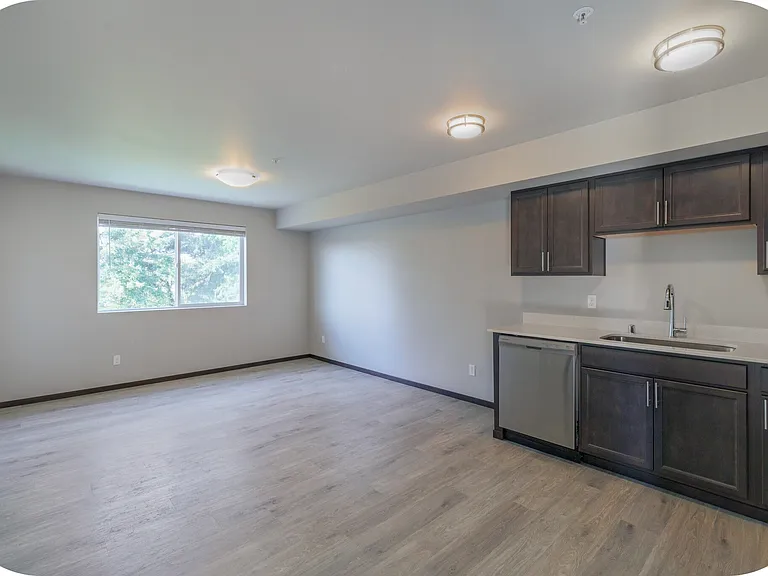 Pacific Pines Apartments — Photo 8
