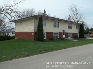 111 Iowa St APT 3, Center Pt, IA 52213