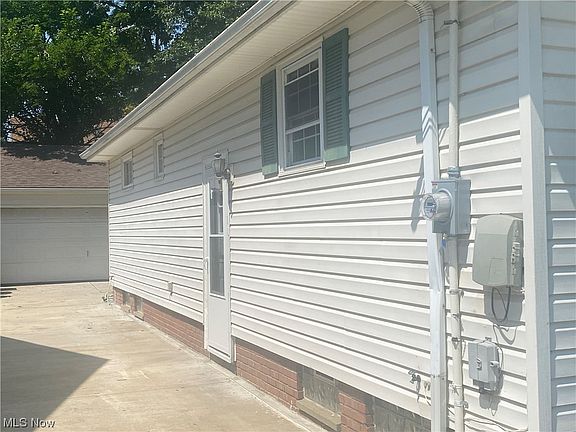 3rd image of 5404 E 134th St