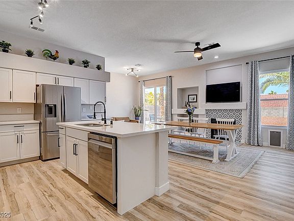 5th image of 8240 W Gilmore Ave