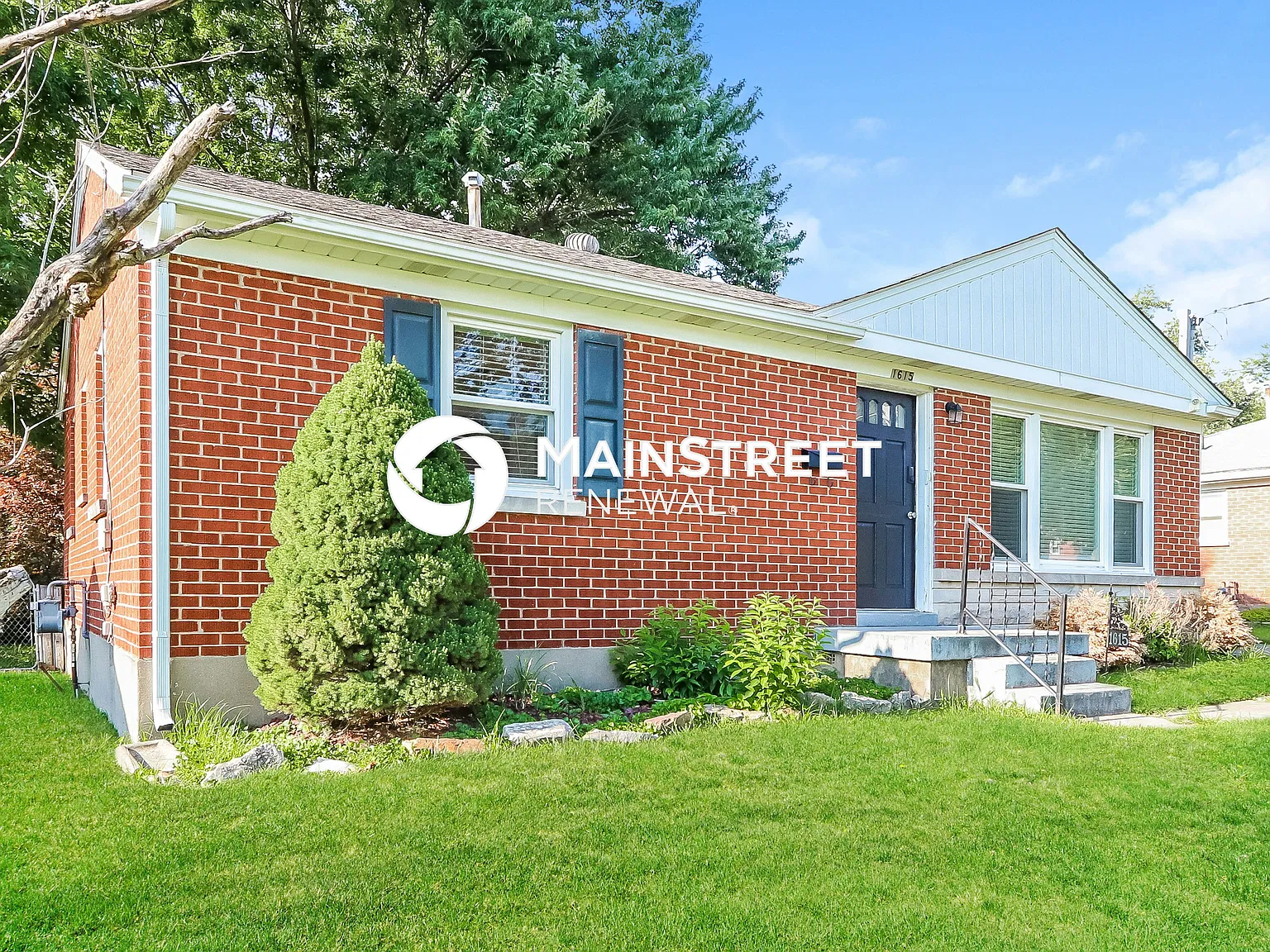 1615 Stafford Ave — Photo 2