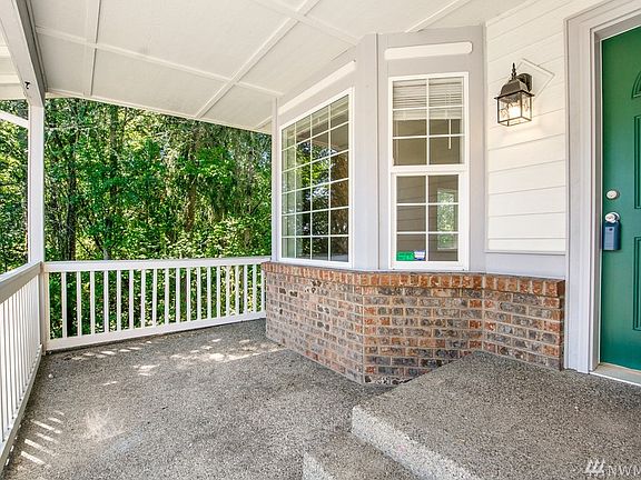 4th image of 1523 200th Street Ct E