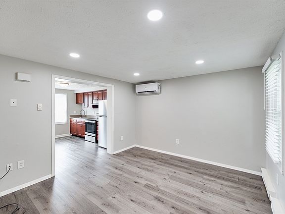 3rd image of 30 Clayton St APT F