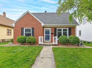 134 W Roberta Ave, Waukesha, WI 53186