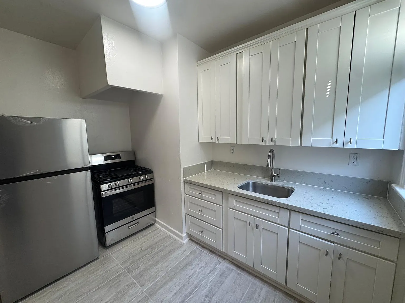 Studio, 400 sqft, $1,500 — Photo 4