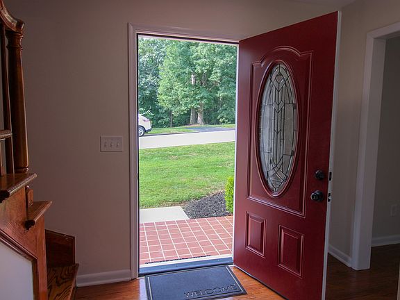 3rd image of 303 Fairway Dr