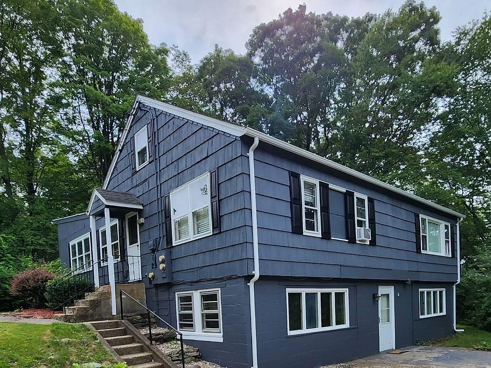 Entrance to Apt 1. All apartments in this building have separate entrances.