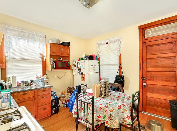 3rd image of 2440 N Lowell Ave