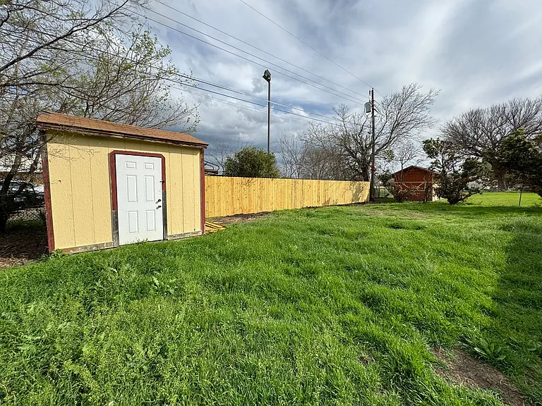 1402 Hammond Dr — Photo 36