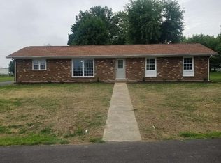 28 Victor St, Waterloo, IL 62298