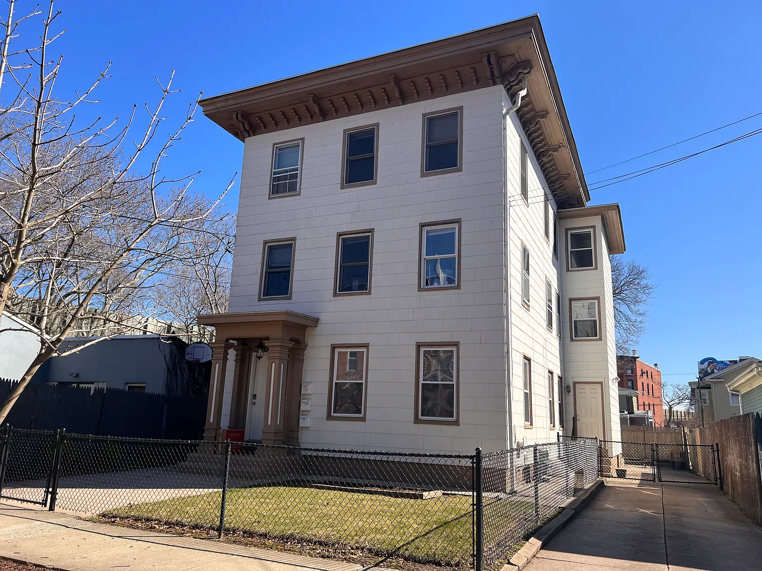 2 bed, 900 sqft, $1,850 — Photo 1
