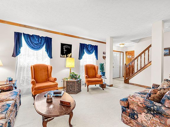 4th image of 315 Highmeadows Village Dr